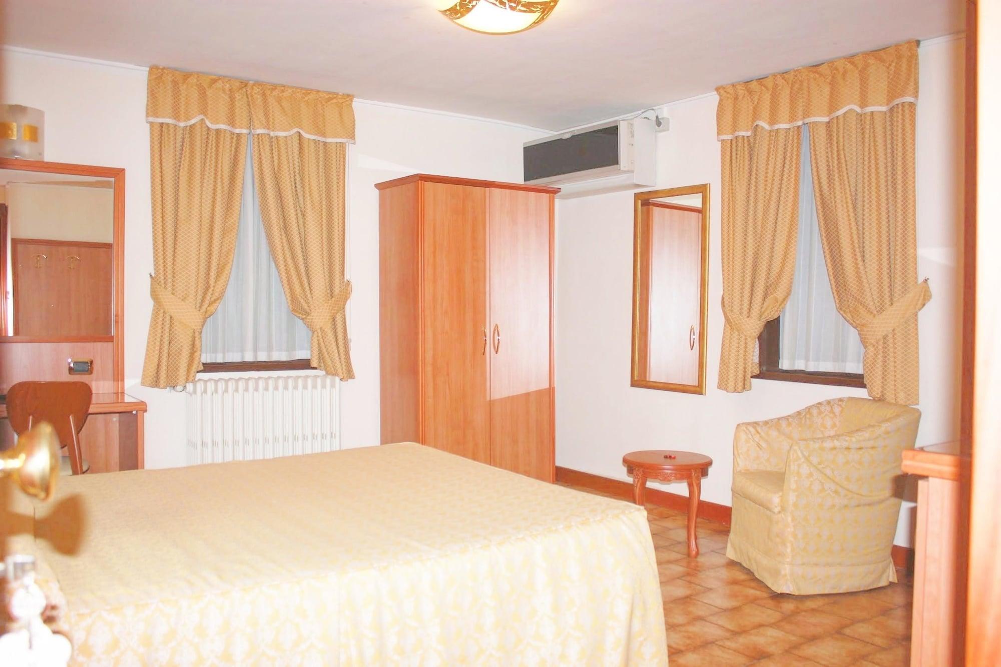 Piccolo Hotel Milan Exterior photo