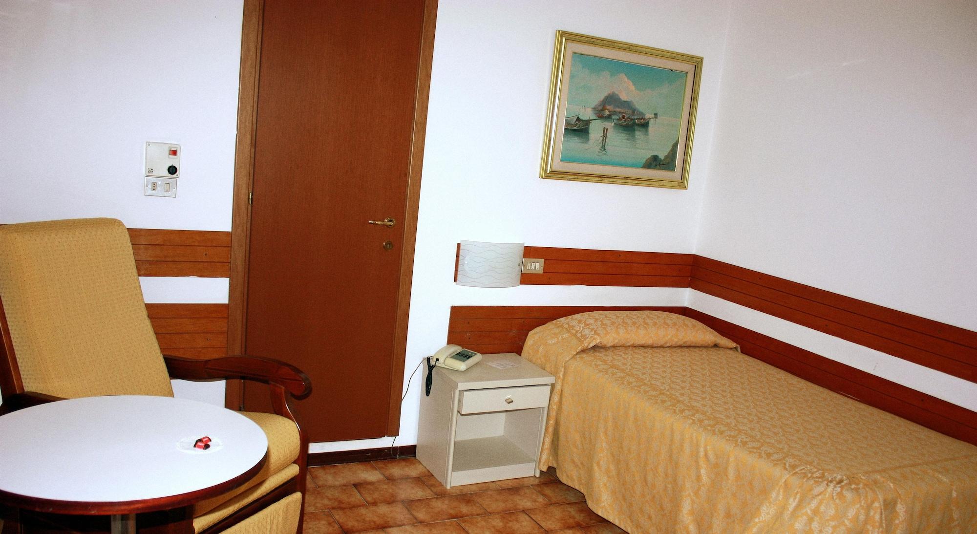 Piccolo Hotel Milan Exterior photo