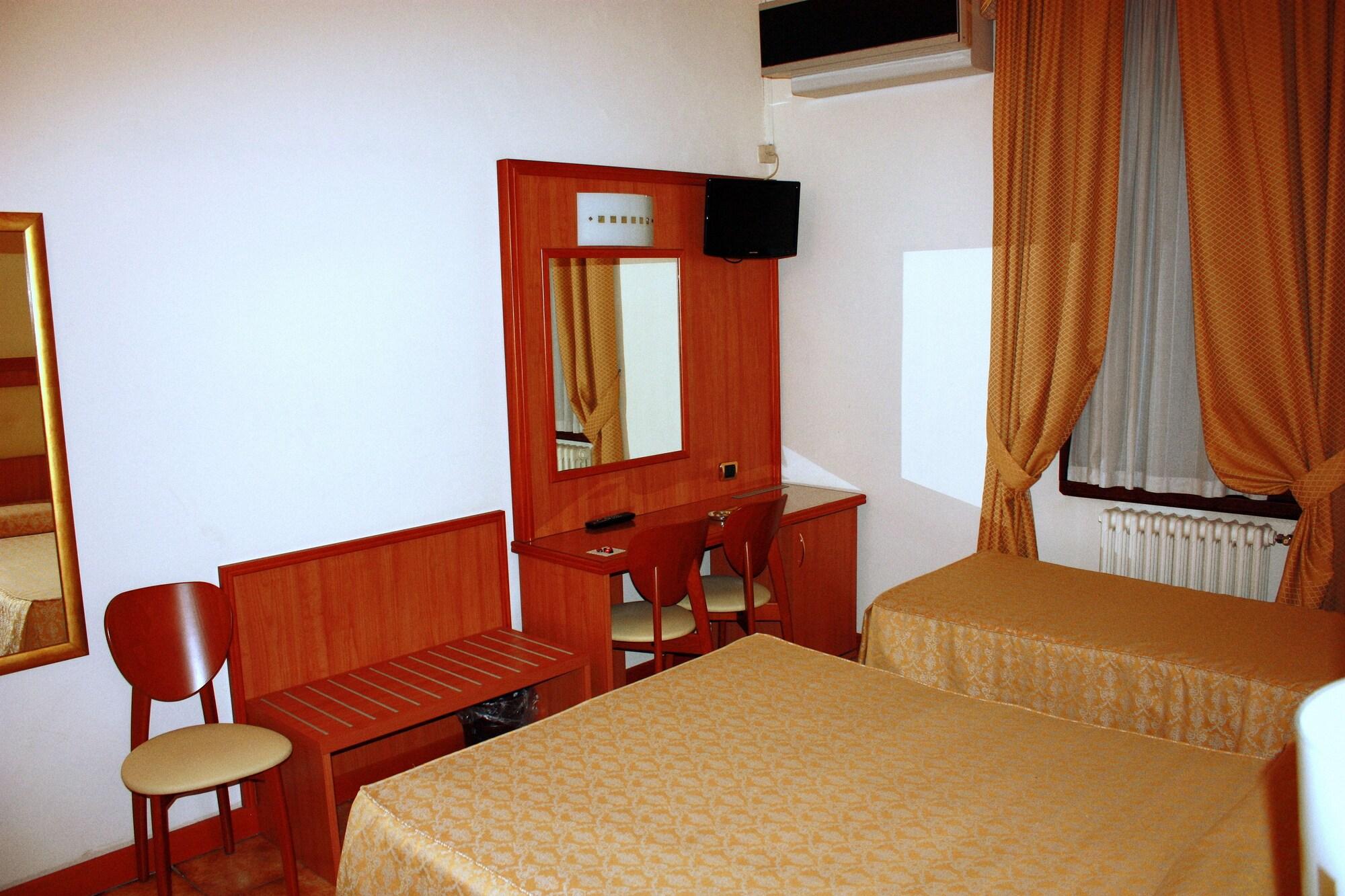 Piccolo Hotel Milan Exterior photo