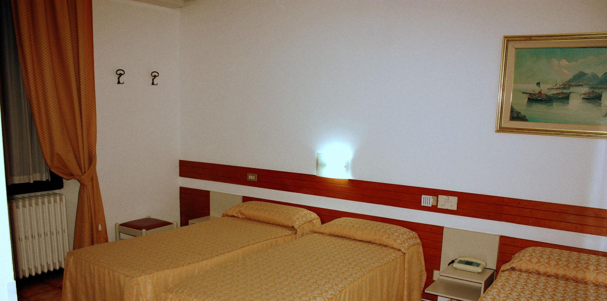 Piccolo Hotel Milan Exterior photo