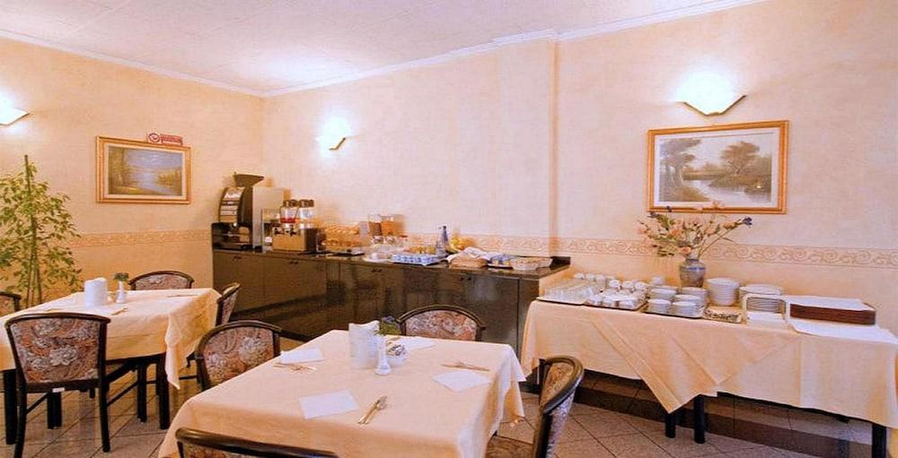 Piccolo Hotel Milan Exterior photo