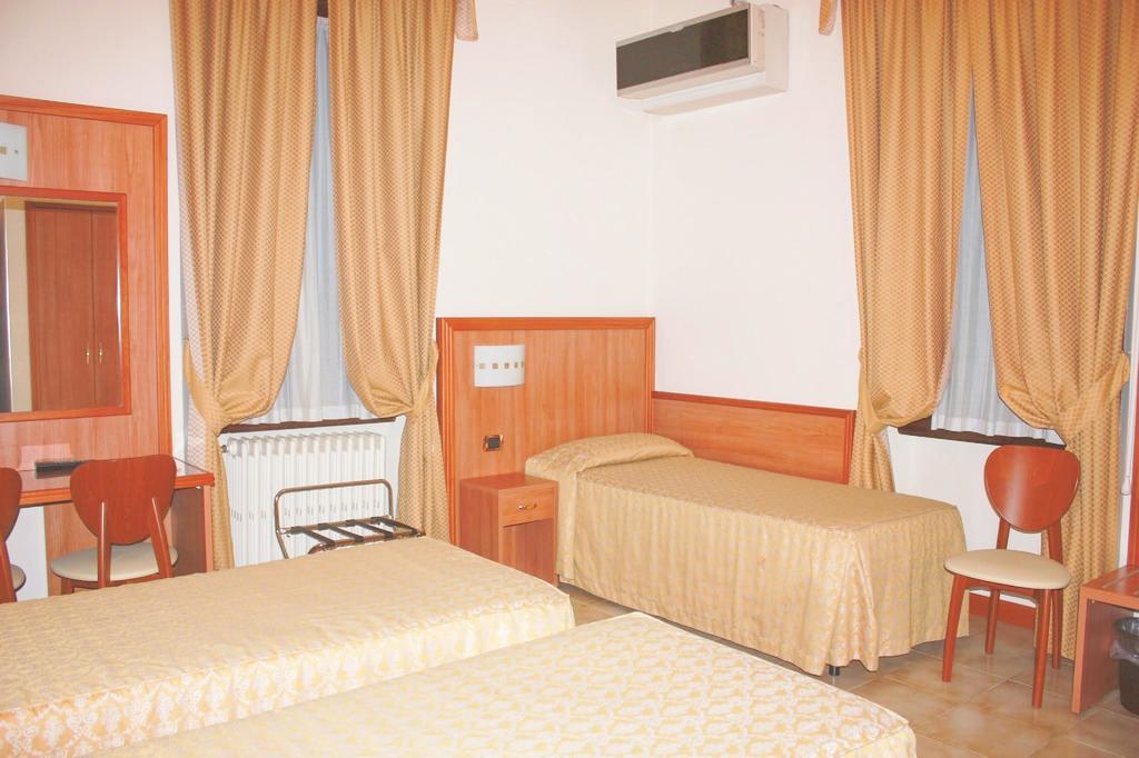 Piccolo Hotel Milan Exterior photo