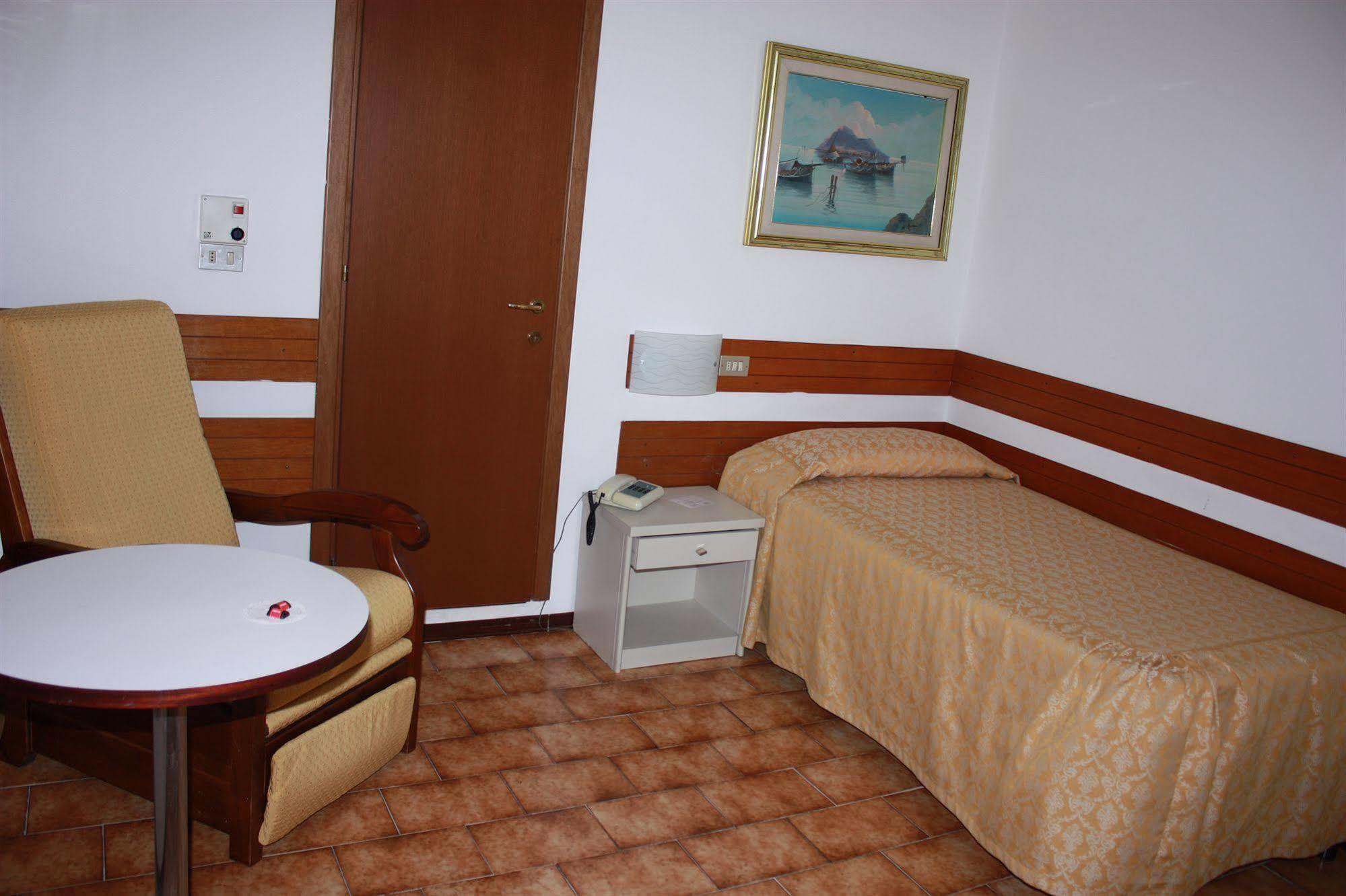 Piccolo Hotel Milan Exterior photo