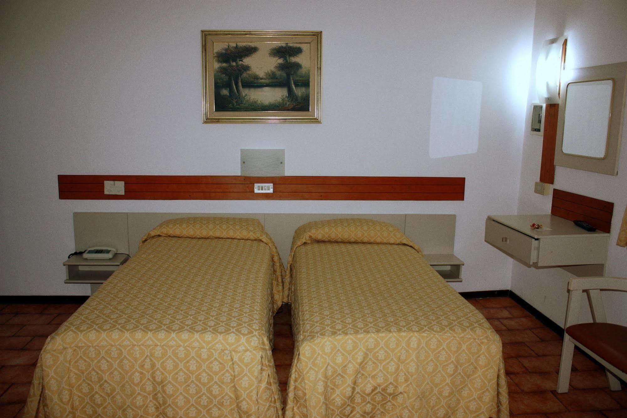 Piccolo Hotel Milan Exterior photo